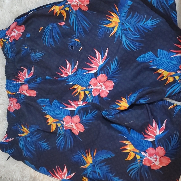 Tropical swim shorts - Picture 3 of 4